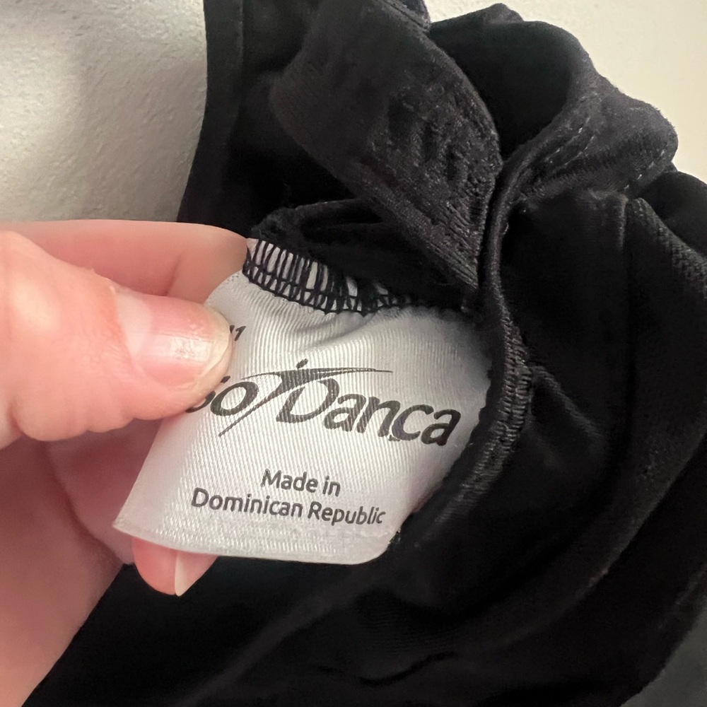 black leotard with cinched front and a mesh striped back detail. Brand So Danca - Picture 5 of 5